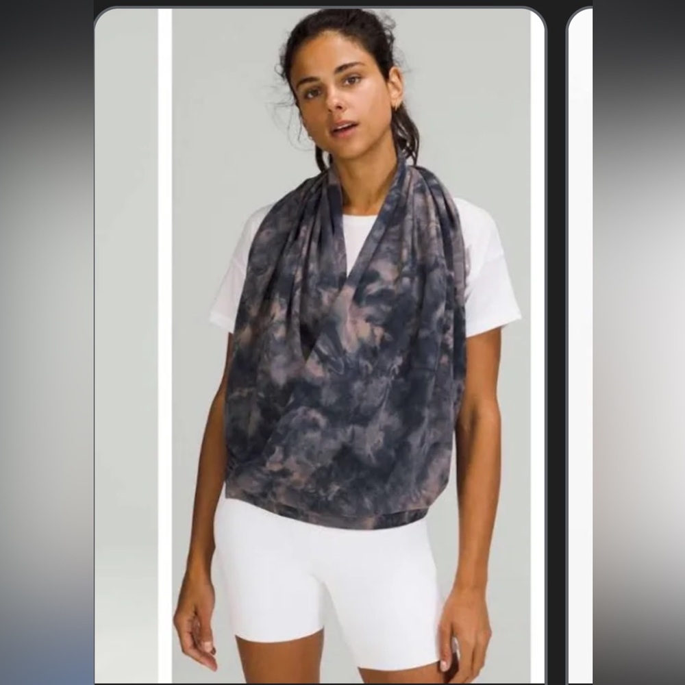 Lululemon Customizable Snap Scarf NWT